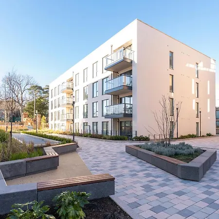 Woodward Square شقة