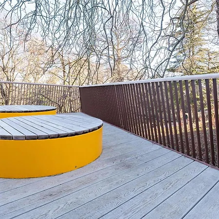 Woodward Square 公寓 *